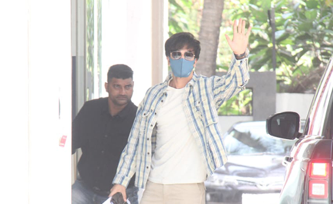 Ranbir Kapoor Resumes Work After Wedding To Alia Bhatt. See Pics