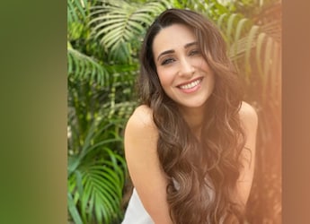 Karisma Kapoor Began Her Monday Morning With A Bowl Of 'Autumn Colours', See Pic Karisma Kapoor Began Her Monday Morning With A Bowl Of 'Autumn Colours', See Pic
