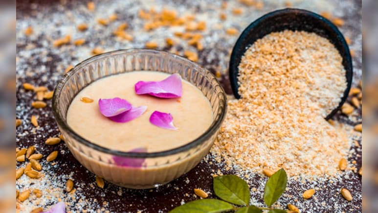 Dadi Nani Ke Nuskhe: बिना पैसा खर्च किए मिलेगा दमकती और बेदाग स्किन, दादी-नानी का बताया ये नुस्खा करेगा कमाल