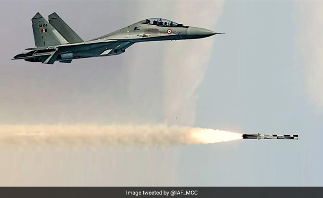 "सीधा हमला": वायुसेना ने सुखोई-30 फाइटर जेट से ब्रह्मोस मिसाइल का किया सफल परीक्षण