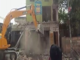 राजस्थान : अलवर में मंदिर गिराने के मामले में SDM सहित तीन अफसर नपे राजस्थान : अलवर में मंदिर गिराने के मामले में SDM सहित तीन अफसर नपे