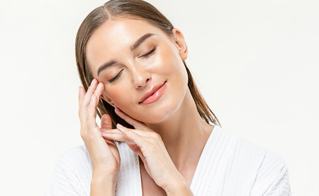 6 Natural Remedies For Glowing Skin During Summers