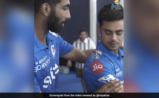 IPL 2022: बुमराह को इशान ने दिखाया अपना 'Biceps', गेंदबाज ने लिए मजे," बेटा इसे फैट बोलते हैं'- Video