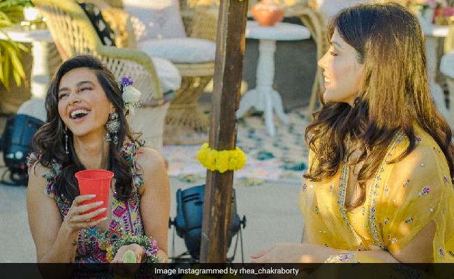 For Rhea Chakraborty's Return To The Ramp, A Shout-Out From Shibani Dandekar