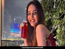 जैस्मिन भसीन का गर्मी में कूल रहने का अनोखा फंडा, जानें समर्स में क्या लेती हैं डाइट जैस्मिन भसीन का गर्मी में कूल रहने का अनोखा फंडा, जानें समर्स में क्या लेती हैं डाइट