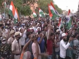 Video: दिल्ली के जहांगीरपुरी में निकाली गई तिरंगा यात्रा, हिंसा के एक हफ्ते बाद अमन-चैन का संदेश Video: दिल्ली के जहांगीरपुरी में निकाली गई तिरंगा यात्रा, हिंसा के एक हफ्ते बाद अमन-चैन का संदेश