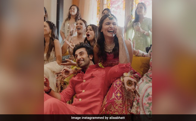 Alia Bhatt And Ranbir Kapoor's <i>Mehendi</i> "Was Like Something Out Of A Dream"