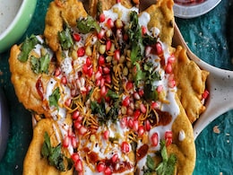Chaat Recipe: बारिश के सुहाने मौसम में खाएं ये 5 चाट, इन्हें बनाना है आसान और स्वाद भी आएगा लाजवाब Chaat Recipe: बारिश के सुहाने मौसम में खाएं ये 5 चाट, इन्हें बनाना है आसान और स्वाद भी आएगा लाजवाब