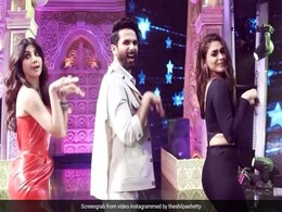 शाहिद कपूर और मृणाल ठाकुर के साथ जमकर डांस करती नजर आईं शिल्पा शेट्टी, ये फनी डांस देख आपकी भी छूट जाएगी हंसी  शाहिद कपूर और मृणाल ठाकुर के साथ जमकर डांस करती नजर आईं शिल्पा शेट्टी, ये फनी डांस देख आपकी भी छूट जाएगी हंसी