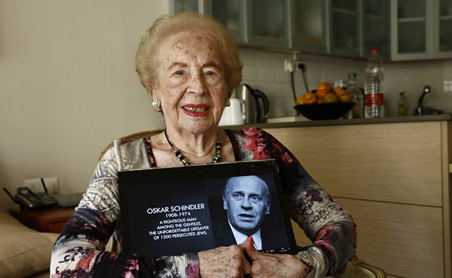 Oskar Schindler's Secretary, Who Helped Him Save Jews During Holocaust, Dies