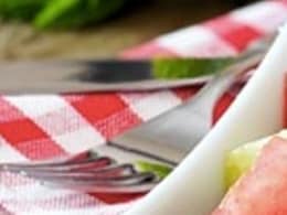 इस फल का छिलका टाइल्स पर लगे हल्दी के दाग करे साफ, चिकनाई करे दूर और पौधों को रखे हरा भरा