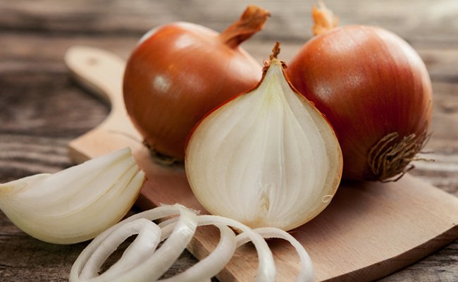 Raw onions are an excellent source of vitamin C and various other nutrients