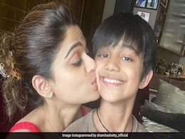 शमिता शेट्टी ने अपने भांजे वियान के साथ शेयर की क्यूट तस्वीर, फैंस बोले- शिल्पा का बेटा कितना बड़ा हो गया... शमिता शेट्टी ने अपने भांजे वियान के साथ शेयर की क्यूट तस्वीर, फैंस बोले- शिल्पा का बेटा कितना बड़ा हो गया...