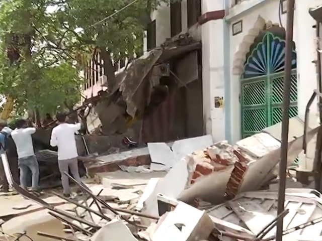 Anti-Encroachment Drive Carried Out In Jahangirpuri After Communal Clashes