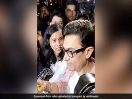 आमिर खान ने मजे के साथ यूं लिए गोलगप्पे के चटकारे तो फैन्स को खटक गई ये बात, बोले- इतने में तो... आमिर खान ने मजे के साथ यूं लिए गोलगप्पे के चटकारे तो फैन्स को खटक गई ये बात, बोले- इतने में तो...