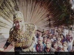 पाकिस्तान के इस शख्स ने मोर बन किया मनमोहक डांस, सड़क पर देखने वालों का लगा जमावड़ा पाकिस्तान के इस शख्स ने मोर बन किया मनमोहक डांस, सड़क पर देखने वालों का लगा जमावड़ा