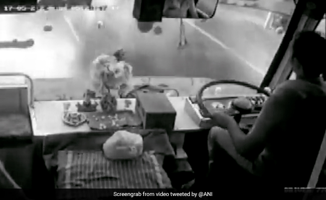 VIDEO: तमिलनाडु में दो बसों के बीच आमने-सामने की टक्कर