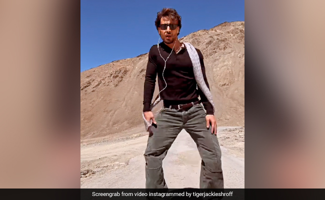 पहाड़ों की खूबसूरती के बीच खुद को थिरकने से रोक नहीं पाए टाइगर श्रॉफ, डांस देख फैंस बोले- परफेक्ट