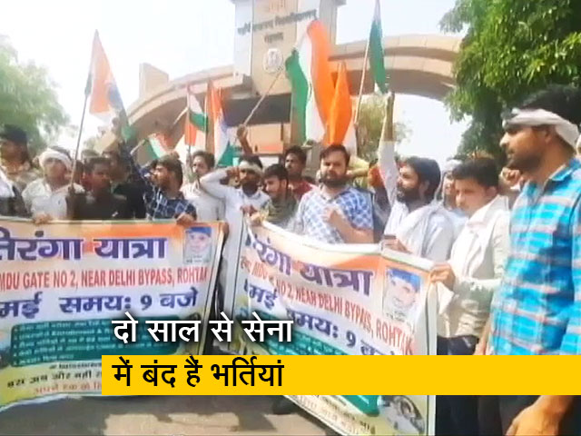 सेना में भर्तियां रुकी होने के खिलाफ हरियाणा के कई जिलों में युवाओं के प्रदर्शन