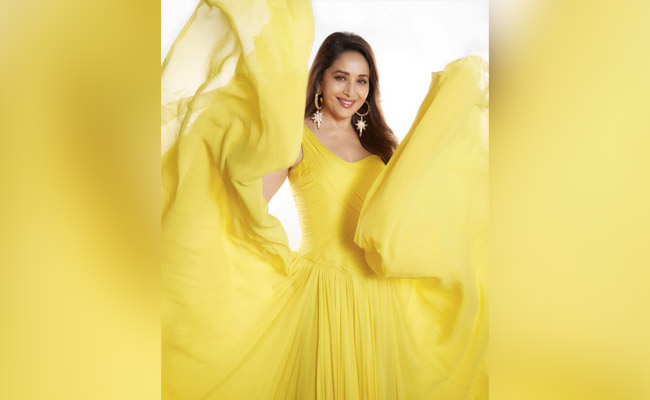 10 Iconic Madhuri Dixit Dance Numbers To Revisit On Her Birthday