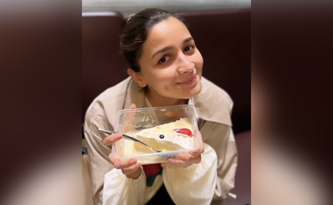 Alia Bhatt Said She Was "Not Leaving" Doha Without Milk Cake. She Didn't - See Cute Pic