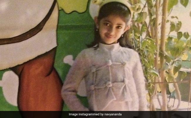 फोटो में दिख रही यह लड़की है बॉलीवुड के दो बड़े खानदानों की लाडली, क्या आपने पहचाना ?