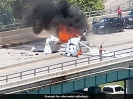 Viral Video: 1 Dead, 5 Injured As Plane Crash-Lands On Miami Bridge, Hits SUV Viral Video: 1 Dead, 5 Injured As Plane Crash-Lands On Miami Bridge, Hits SUV