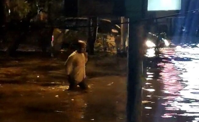 Heavy Rain In Bengaluru, Waterlogging In Many Areas - Vimarsana News