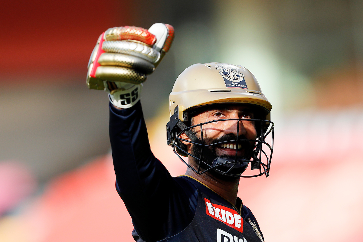 दिनेश कार्तिक हुए 37 साल के, बटलर को दी मात, इन 3 पहलुओं ने जीता सेलेक्टरों का दिल