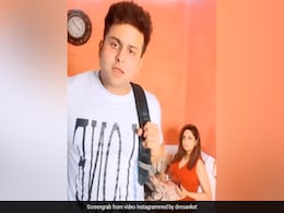 सुगंधा मिश्रा का गुस्सा देख घर से भाग खड़े हुए पति संकेत भोसले, तोड़ दी थी बीवी की ये खास चीज सुगंधा मिश्रा का गुस्सा देख घर से भाग खड़े हुए पति संकेत भोसले, तोड़ दी थी बीवी की ये खास चीज