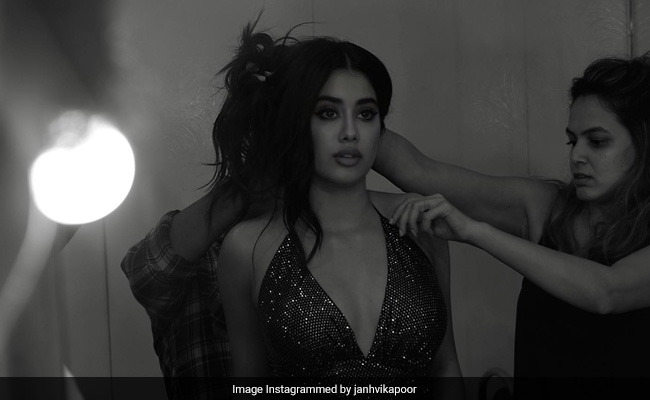Janhvi Kapoor Introduces Her "Army" To Insta Family, Calls Them "The Best". See Pics
