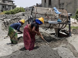 दिल्ली में 1 बजे से 4 बजे तक मजदूर नहीं करेंगे काम... भीषण गर्मी के बीच CM रेखा गुप्ता का निर्देश