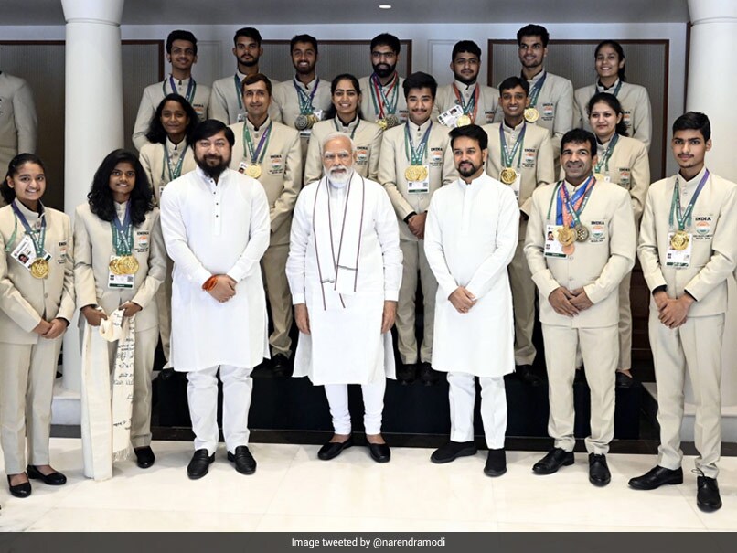 PM Modi hosted the Deaflympics team at his residence, showers some praise during the special ceremony- Video PM Modi hosted the Deaflympics team at his residence, showers some praise during the special ceremony- Video