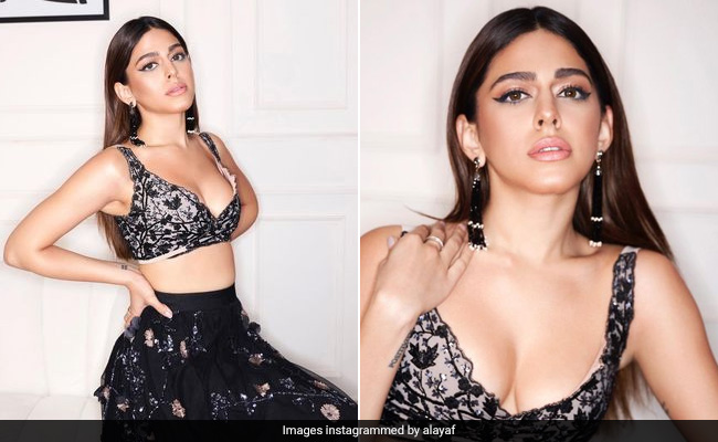 Alaya Furniturewalla's Floral <i>Lehenga</i> Fits The Dress Code For A Summer Wedding Perfectly