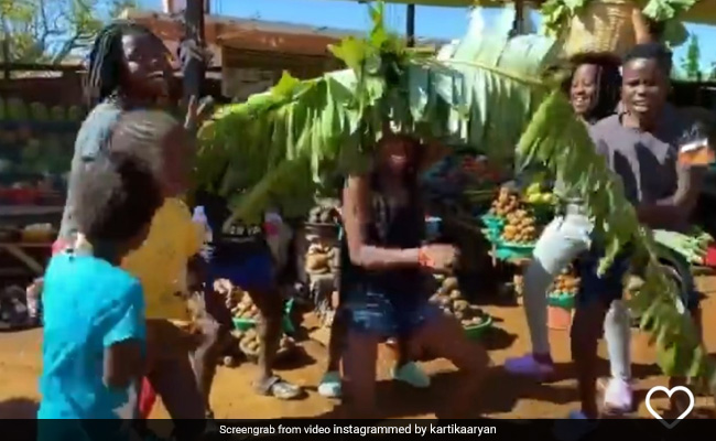 कार्तिक आर्यन के यूगांडा के फैन्स ने किया भूल भुलैया 2 के गाने पर जमकर डांस, वीडियो देख लोगों ने पकड़ लिया अपना सिर