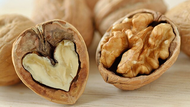 Walnuts and other nuts help maintain our heart's health as we age