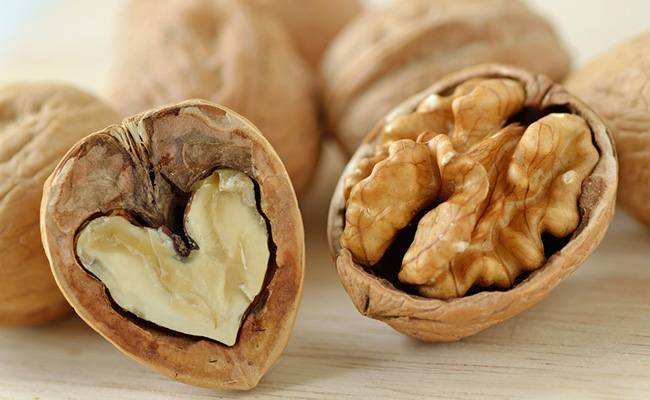 Walnuts and other nuts help maintain our heart's health as we age