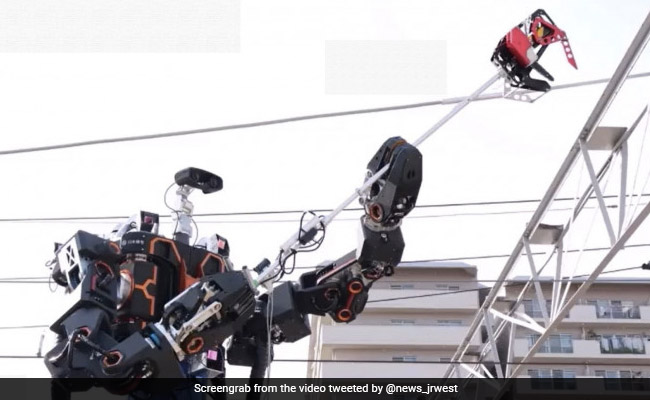 Japan To Deploy VR-Controlled Giant Robot For Repairs On Railway Tracks