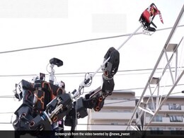 Japan To Deploy VR-Controlled Giant Robot For Repairs On Railway Tracks Japan To Deploy VR-Controlled Giant Robot For Repairs On Railway Tracks