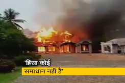 महिंदा राजपक्षे के बेटे नमल राजपक्षे ने कहा- देश में अभी कानून और व्यवस्था नहीं है महिंदा राजपक्षे के बेटे नमल राजपक्षे ने कहा- देश में अभी कानून और व्यवस्था नहीं है