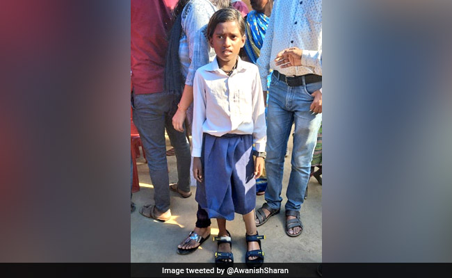 Bihar Girl Who Hopped To School On One Leg Gets Artificial Limb