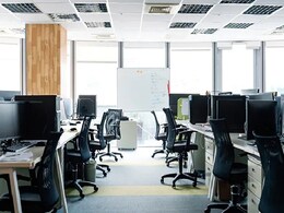 कंपनी ने दफ्तर से काम करने बुलाया तो 800 से अधिक कर्मचारियों ने दे दिया इस्तीफा, कहा- अभी और लोग भी देंगे कंपनी ने दफ्तर से काम करने बुलाया तो 800 से अधिक कर्मचारियों ने दे दिया इस्तीफा, कहा- अभी और लोग भी देंगे