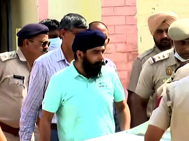 'देश में तानाशाही नहीं है, यह संविधान के अनुसार चलेगा', बग्गा मामले पर AAP की पंजाब इकाई ने कहा