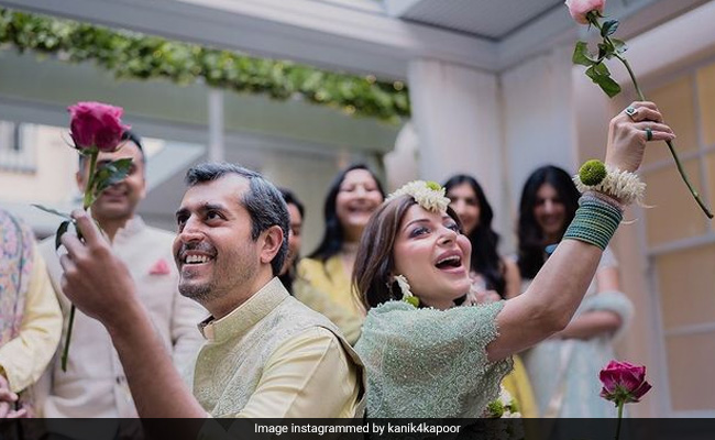 Inside Singer Kanika Kapoor's <i>Mehendi</i> Ceremony. See Pics