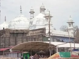 थोड़ी गुस्ताख़ हंसी भी ज़रूरी है, कुछ चुभने वाले व्यंग्य चाहिए थोड़ी गुस्ताख़ हंसी भी ज़रूरी है, कुछ चुभने वाले व्यंग्य चाहिए