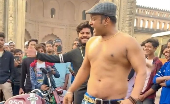 सलमान खान के हमशक्ल और इंटरनेट सेंसेशन आजम अंसारी हुए गिरफ्तार, पब्लिक प्लेस पर कर रहे थे यह काम