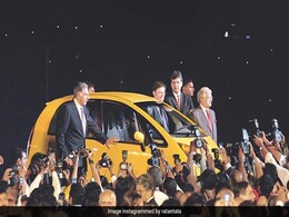 नैनो से मुंबई के होटल ताज में पहुंचे रतन टाटा, वीडियो देख लोगों ने कहा- ज़मीन से जुड़े हुए इंसान हैं नैनो से मुंबई के होटल ताज में पहुंचे रतन टाटा, वीडियो देख लोगों ने कहा- ज़मीन से जुड़े हुए इंसान हैं