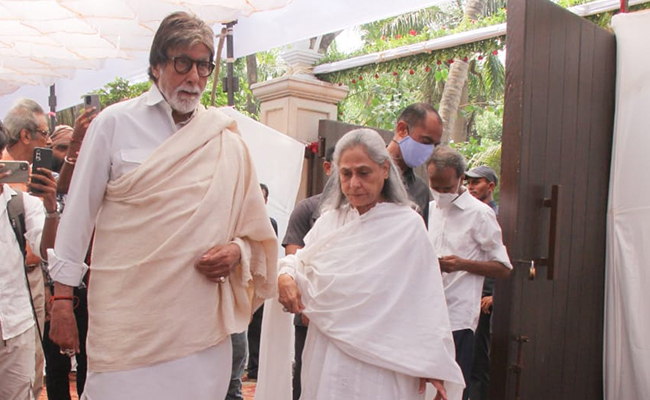 Amitabh And Jaya Bachchan Attend Shivkumar Sharma's Funeral