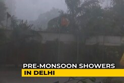 In Delhi, Hail And Strong Winds Hit Flights; Cars Shaking On Roads In Delhi, Hail And Strong Winds Hit Flights; Cars Shaking On Roads