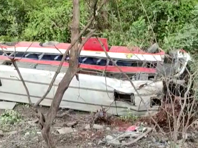 15 Injured As Bus Falls Into Gorge, Passengers Claim Driver's Negligence